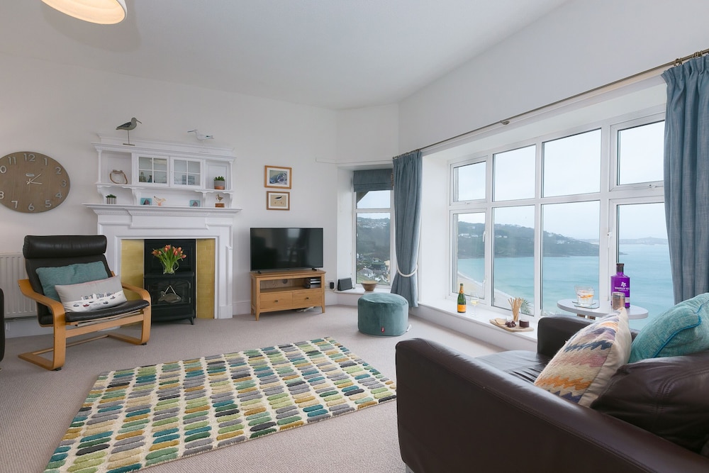 4 Pentowan Court