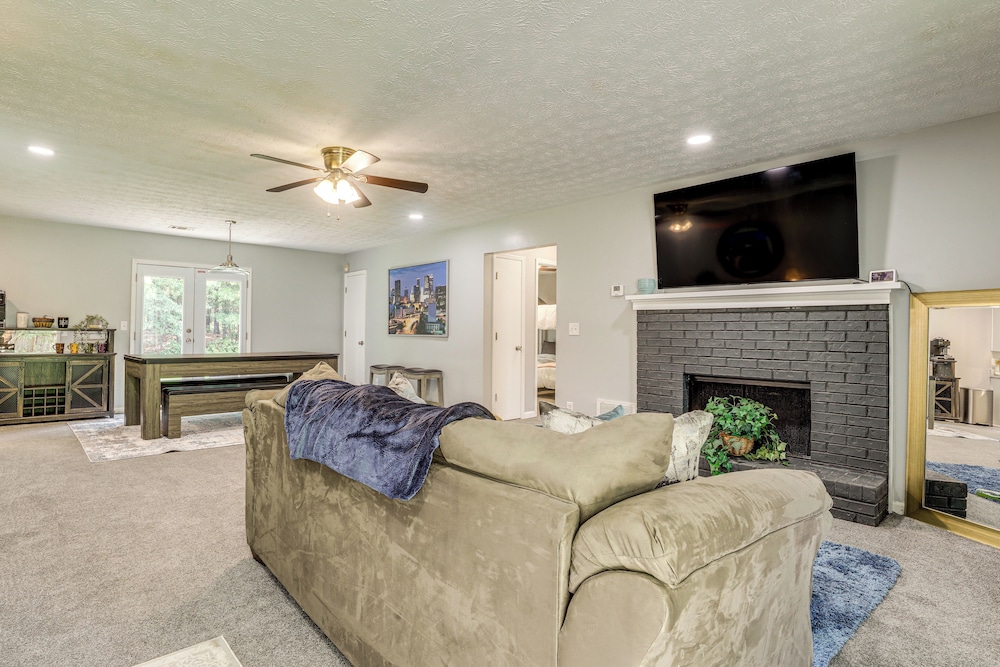 Ping-pong & Pool Table: Peaceful Stonecrest Escape