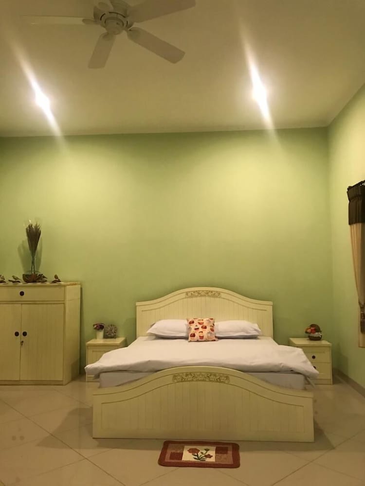 Sunny Guest House Lembang view 5