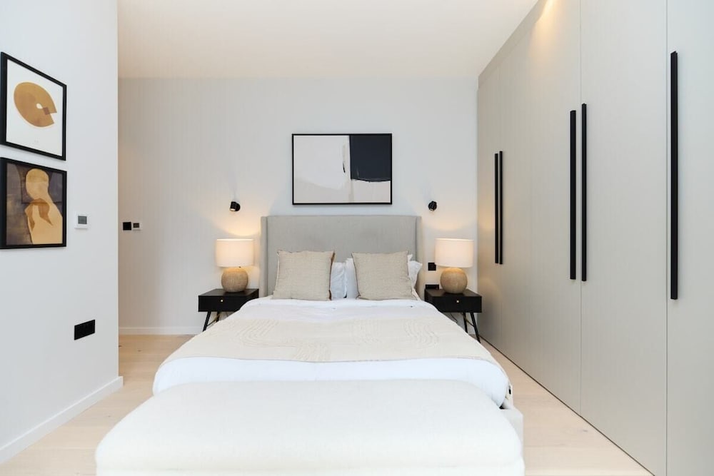 The Brondesbury Quarters - Modern 2bdr Flat With Balcony + Parking