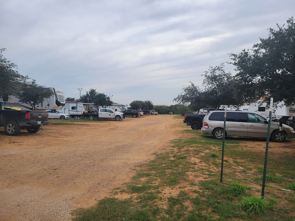 Cotulla Whitten Inn