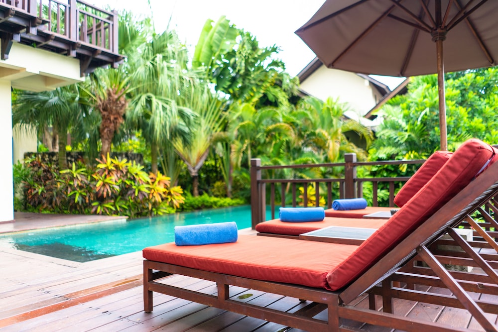 Cliffront Tropical Villa Cantik