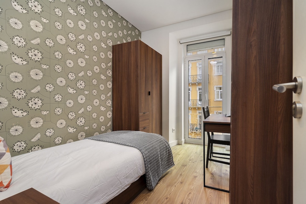 City Oasis Extravaganza: Lisbon'S Supreme Retreat