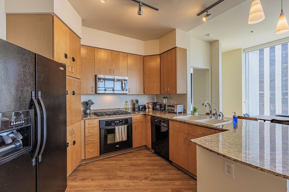ROVE LIVING/KL - 44 Monroe