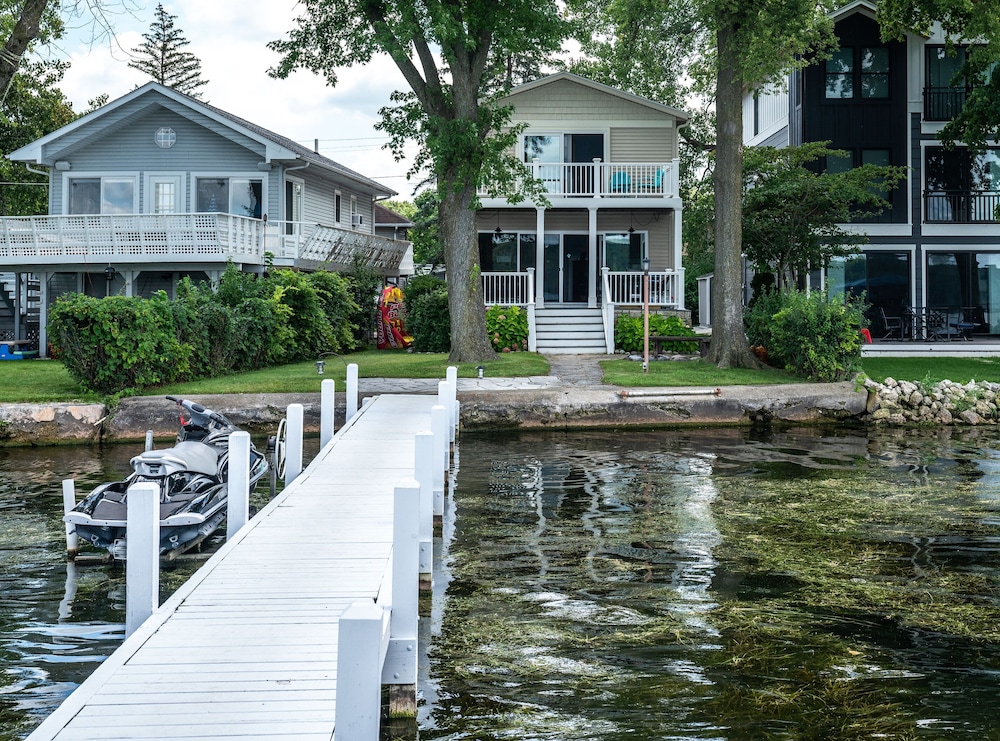 Sunset Getaway on Delavan Lake view 3