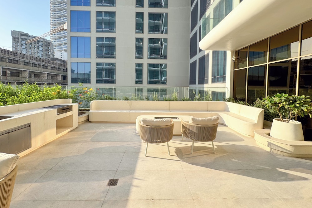 PVH - Sleek 1BR - Pearl House 1