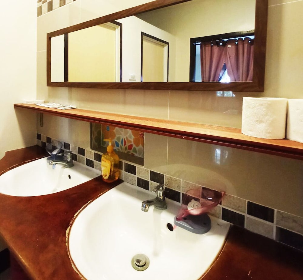 B&J Guesthouse and Functions Inc