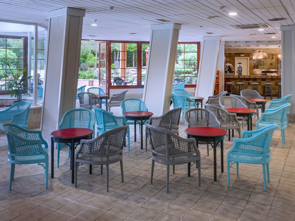 Aparthotel Tossa Park in Tossa de Mar Near Beach