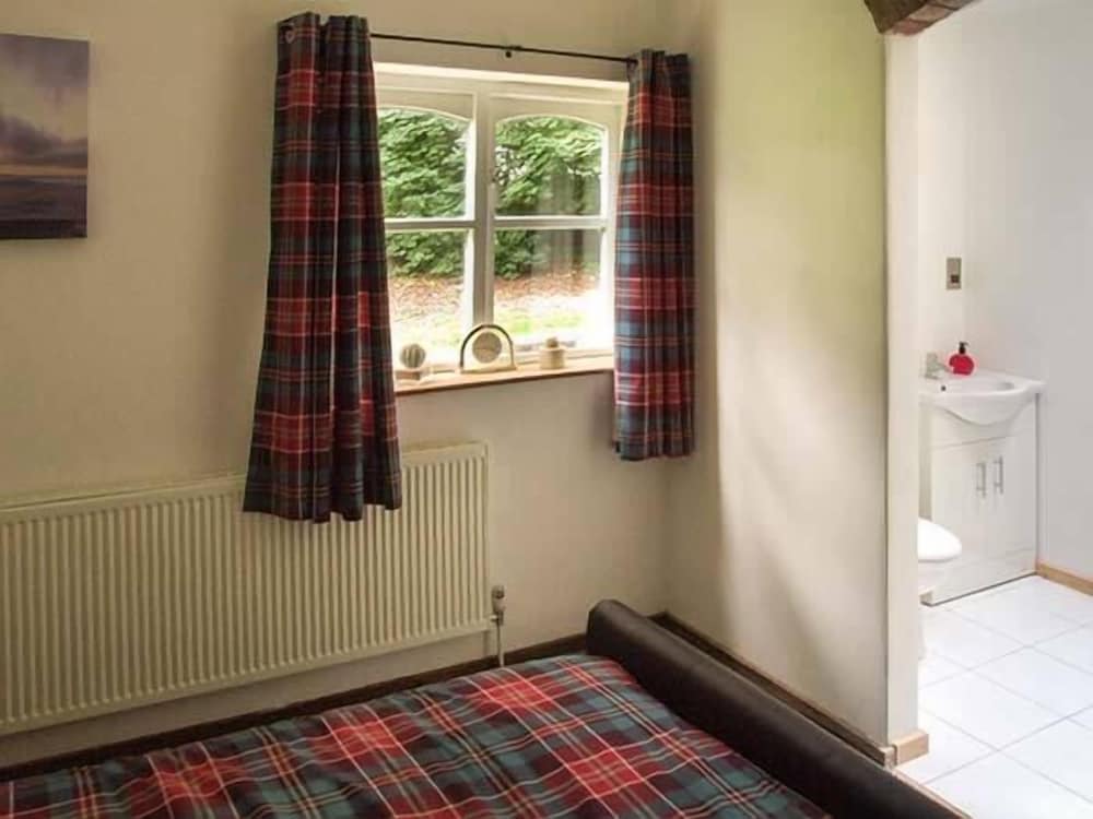 Finwood Cottage 1
