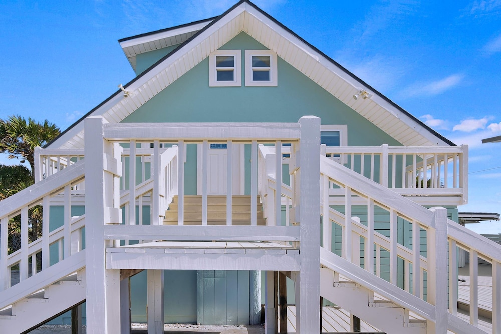 Oceanfront Serenity Under the Sea Tiki Bar BBQ