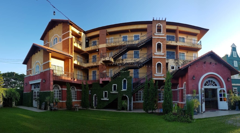 San Pareni Hotel
