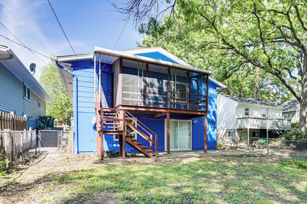 8 Mi to Central Minneapolis: Modern Home w/ Yard