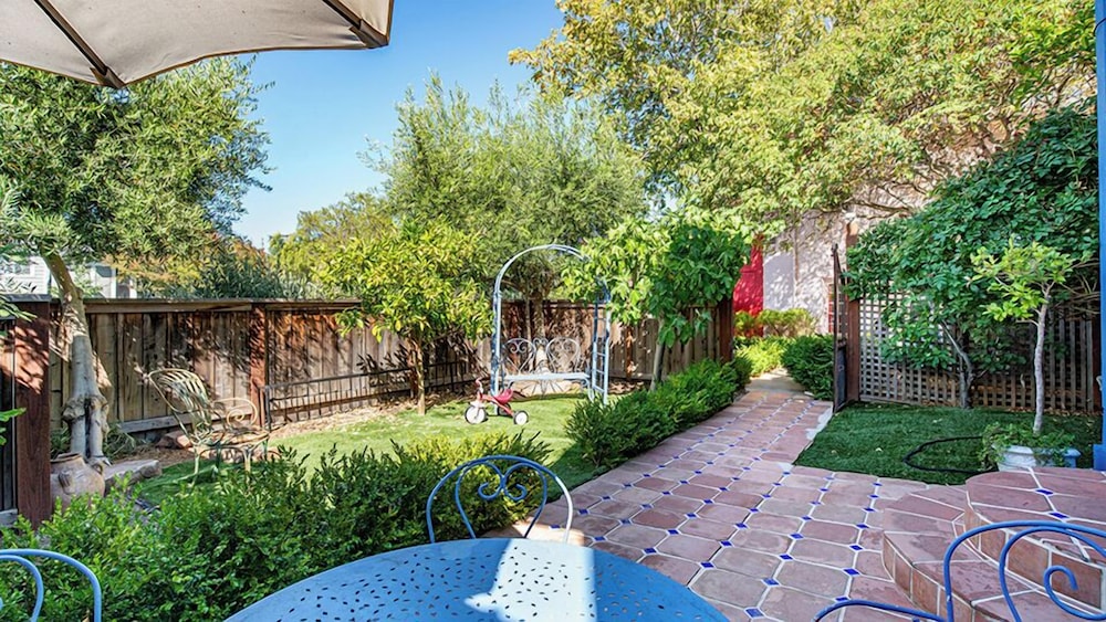 Petaluma Vacations - Metro Hotel and Cafe - Property Image 8