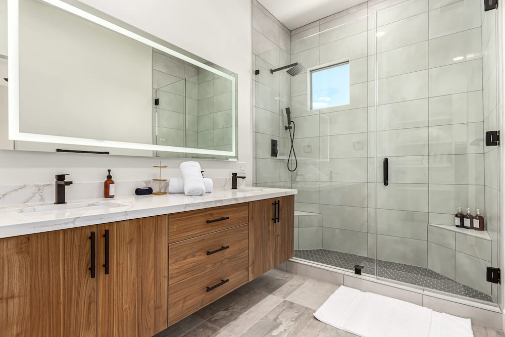 Papago Lux Townhouse 4level Oasis w Rooftop Lounge