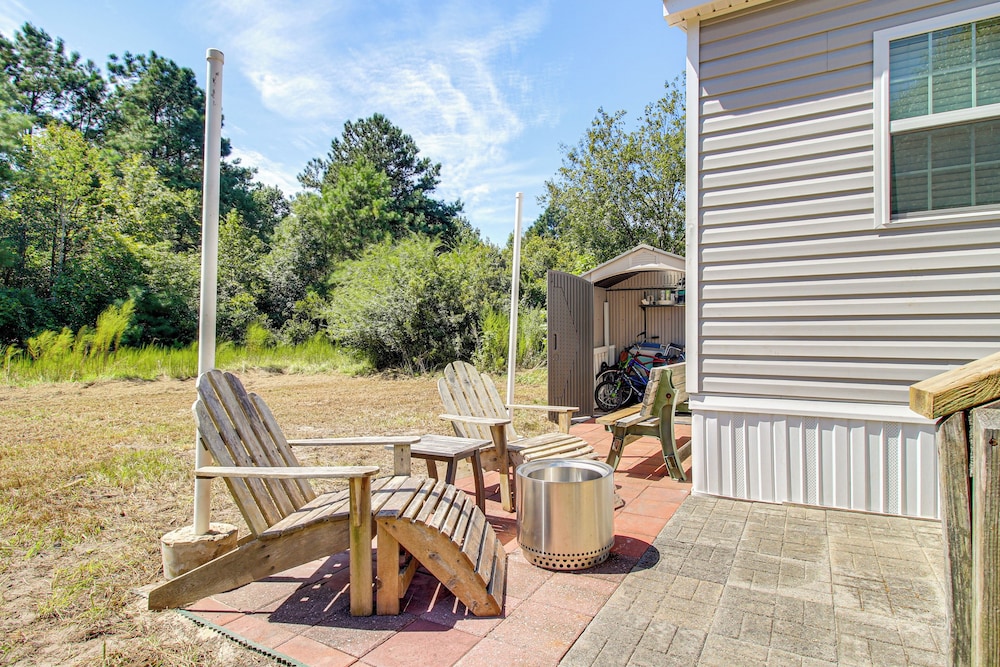 3 Mi to Icw: Coastal Carolina Home w/ Pool Access