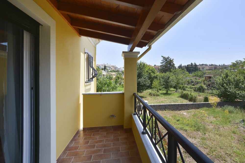 Sunflower apartment by Corfuescapes photo 2
