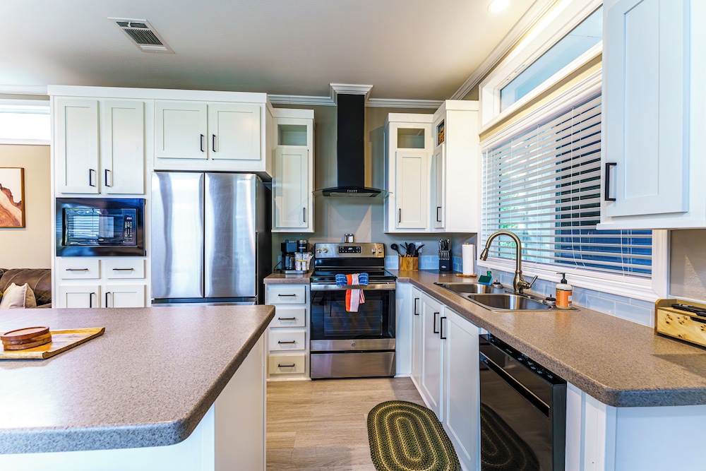 Island Oaks RV Resort