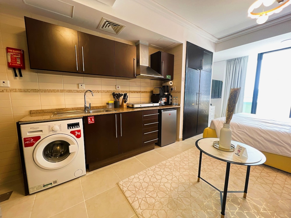 Cosmos Living Cozy Studio With Balcony