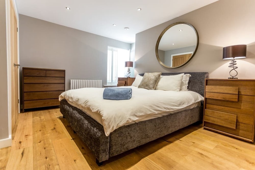 The Sweet Mews - Big & Bright 4bdr Mews Home in Ideal Location