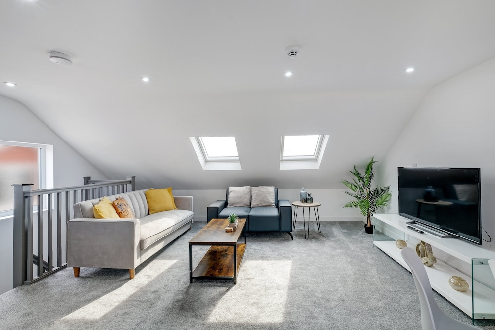 Newly Converted 3 Bed Apt. in Hounslow