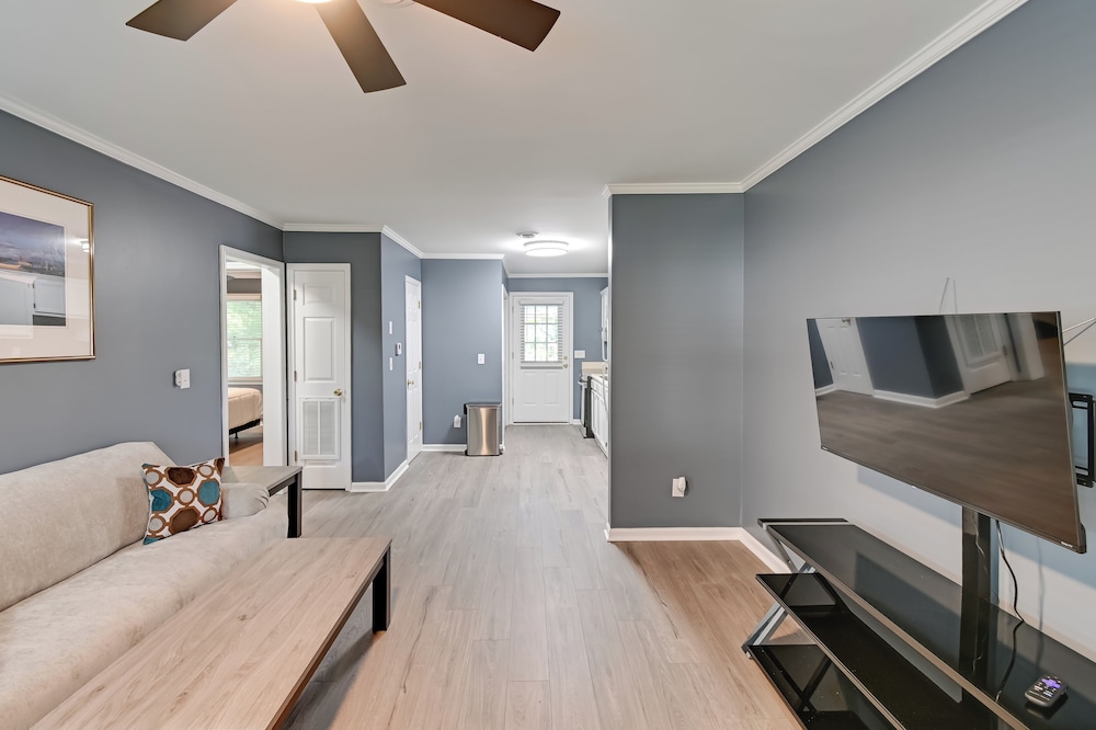 Private Patio: Apt 6 Mi to Cheraw State Park!