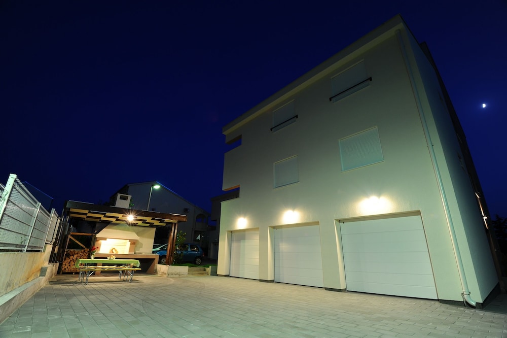 Apartments Hills