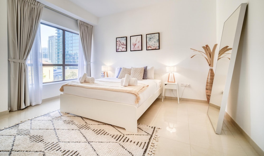 JBR Gem Spacious 1BR Apt With Balcony