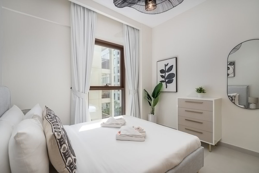 Elegant 4-bedroom Apartment Perfect for Families in Dubai Creek Harbour