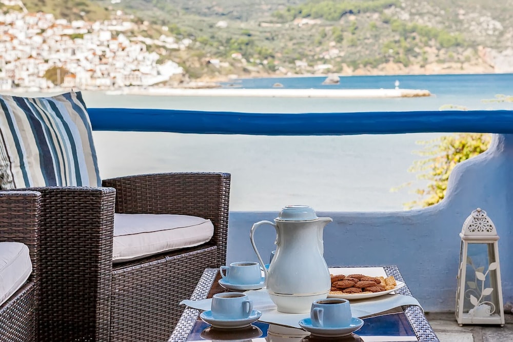 Karavos Sea View Apartments
