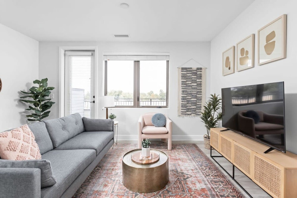 Cozysuites Stylish 2BR at Meridian Kessler