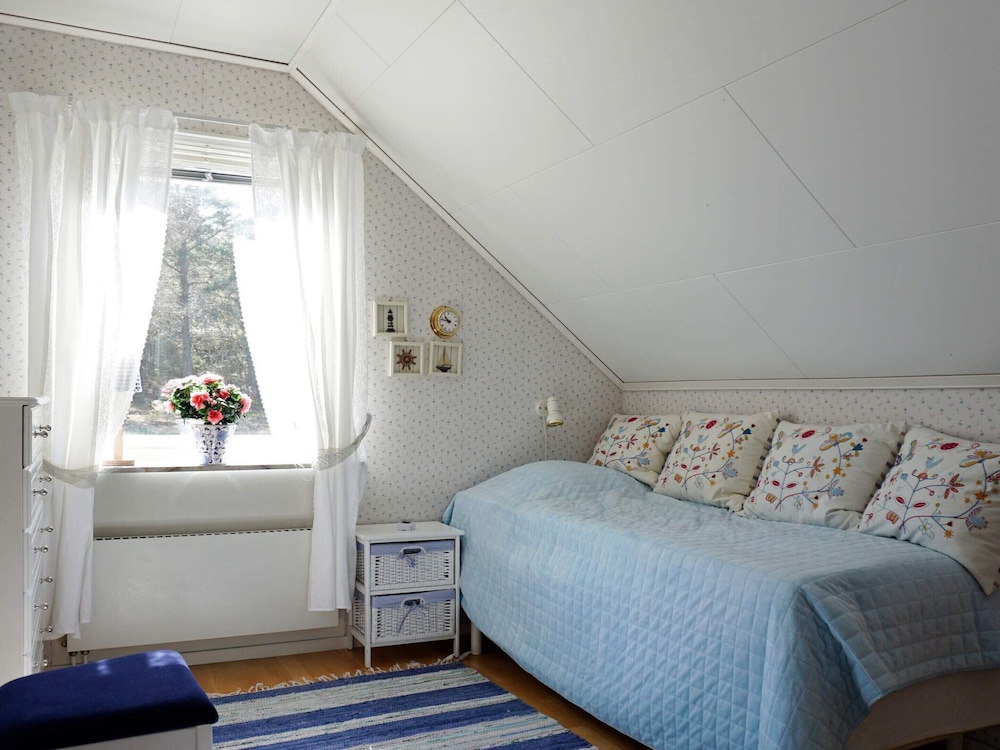 Cozy Family Cottage Near the Sea