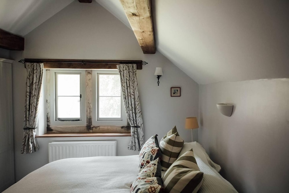 Beautiful and Spacious Peak District House view 4