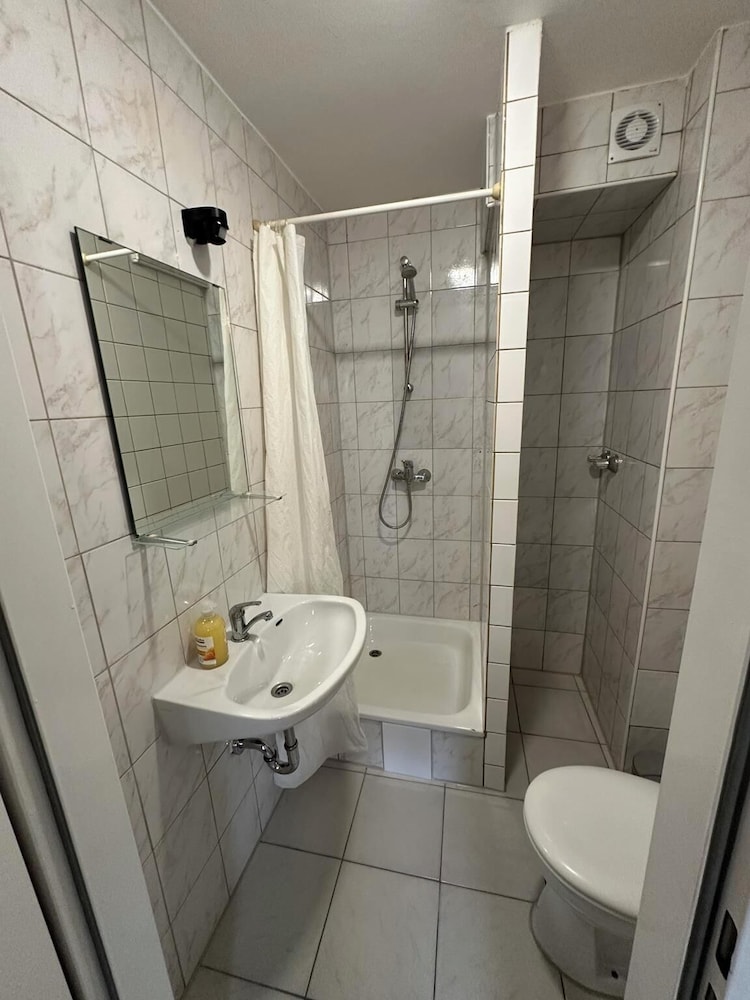 2-Rent Group Hostel Apartments HAN53