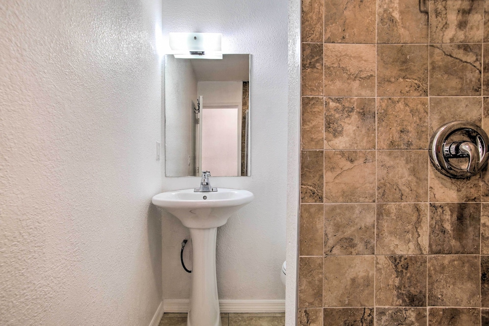 Waterfront Lauderhill Villa - Remote Escape! - Property Image 14