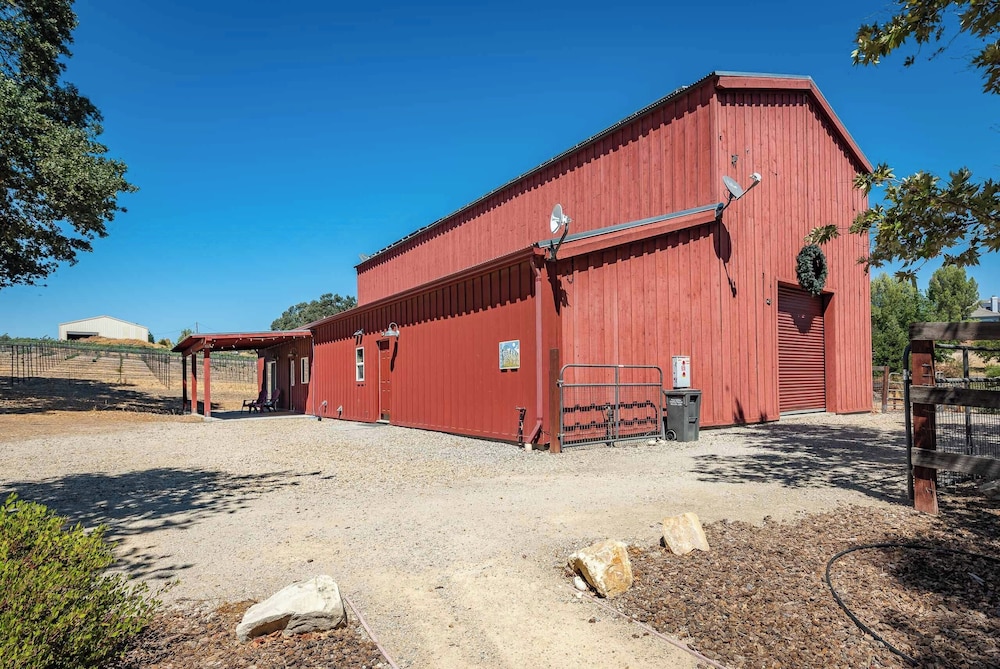 Mission Vineyard Barn