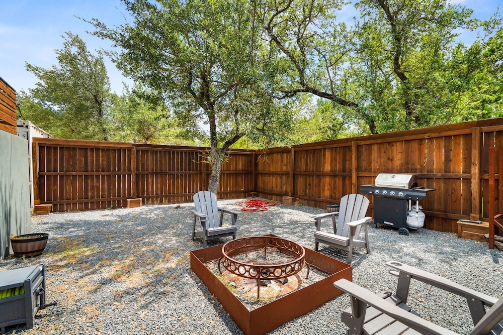 Luxury 7BR Hill Country Gem With Barndominium