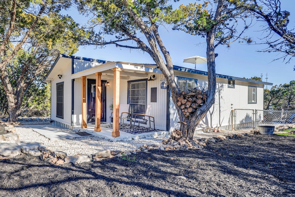 Hotel Awesome Canyon Lake Home: Rooftop Deck & Fire Pit! - Image 1