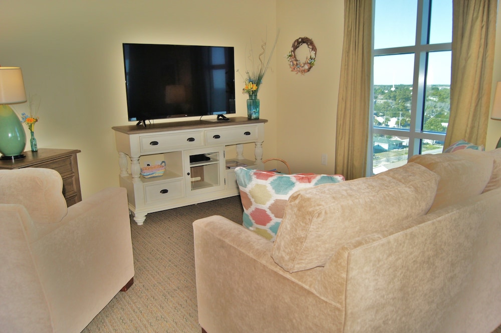 Seaside Resort 1003 3 Bedroom Condo by RedAwning