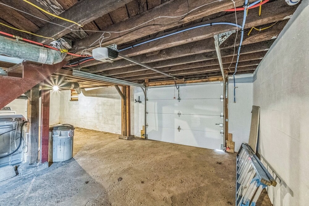 Cozy 2BR Home: With Lake Access & Work Space