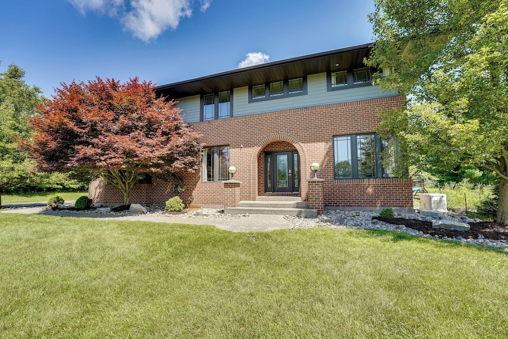 Spacious Family Getaway: 8 Mi to Main St Ann Arbor