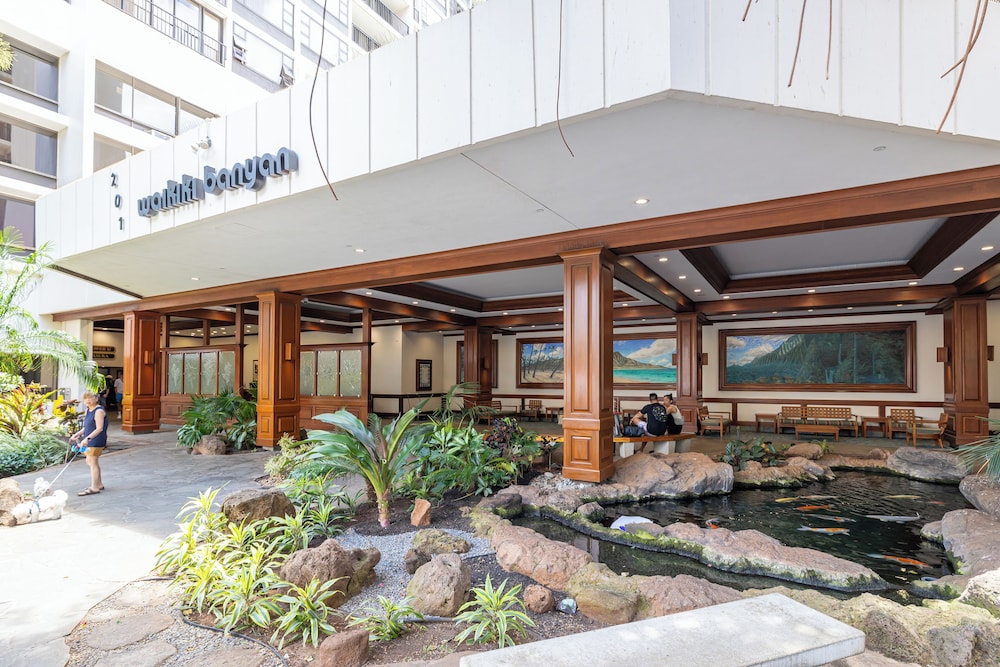 Waikiki Banyan Condo w/ King Bed & Parking, Near Beach
