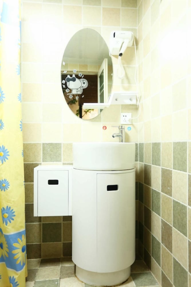 Wutongli Youth Hostel