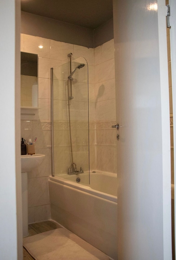 City Centre & Parking 2 Bed Ap