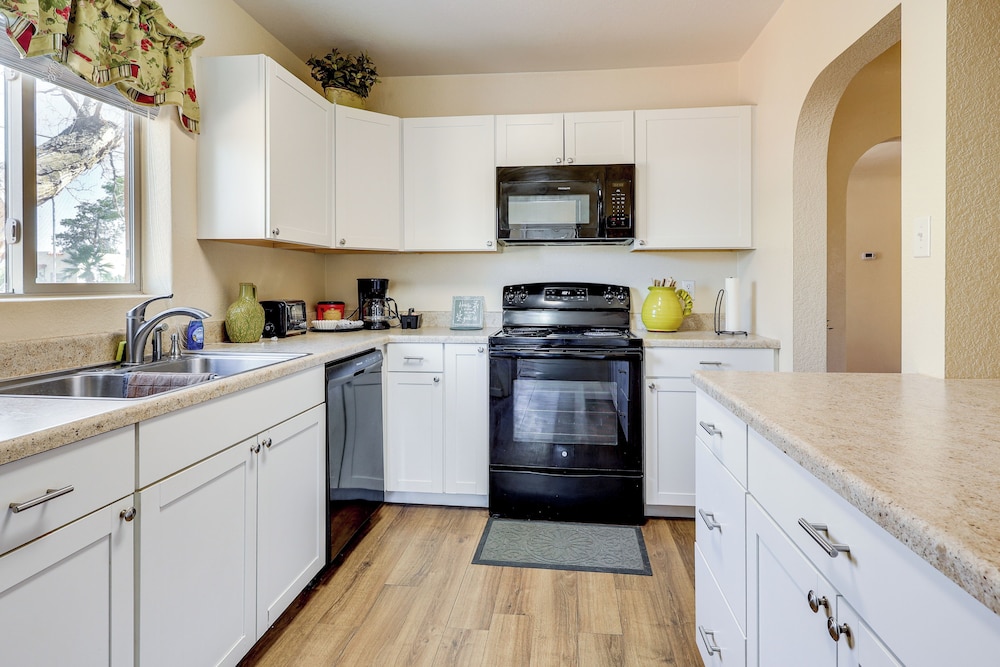 Las Cruces Home w/ Fenced Yard: Recently Remodeled
