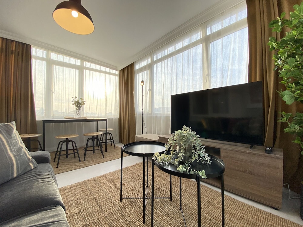 Central and Charming Flat With Balcony in Sisli