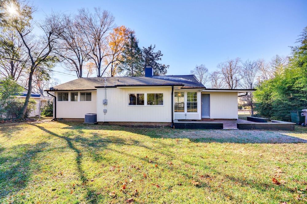 2 Mi to Dtwn Greensboro: Centrally Located Home view 4