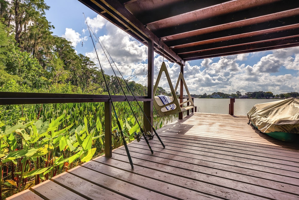 Lakefront Home w/ Hot Tub & Dock in Orlando!