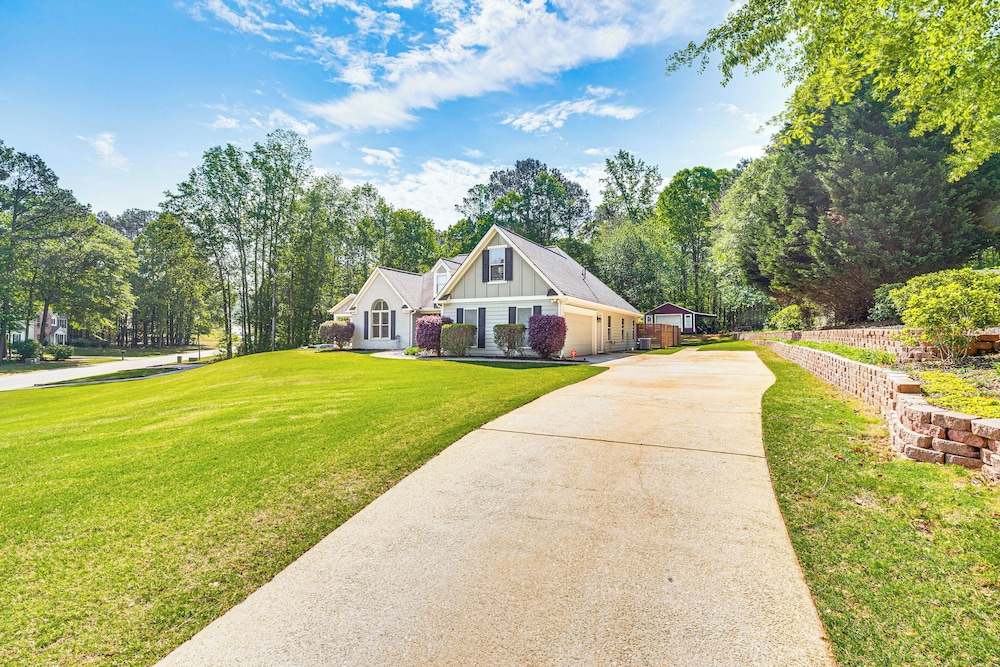Outdoor Entertainment Area: Sharpsburg Home!