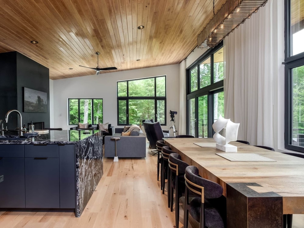 Luxury Home - The Retreat House