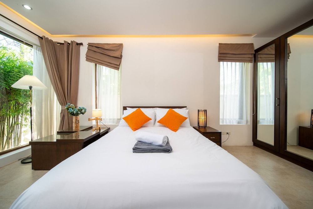 Spacious Private 4 BR Villa With a Working Office